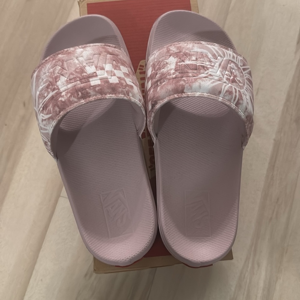 Vans - Picture 3 of 7